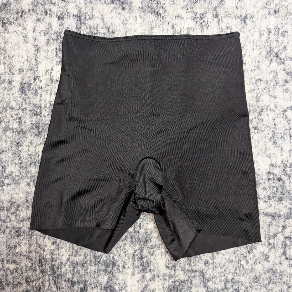Spanx Shorts Size Small